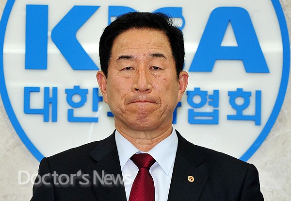 '노회장 불신임' 투표하는 대의원들