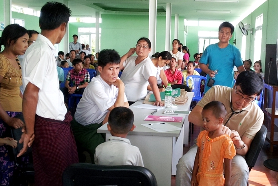 미얀마 양곤 외곽에 자리한 흘라잉따야지역은 인구 40만 명이 생활하는 도시빈민가로 알려져 있다. 2016년 자선병원으로 문을 연 베데스다클리닉은 장 원장의 신념인 3Ls(Love, Light, Life) 즉, '사랑으로 빛을 비추어 생명을 주는 병원'이라는 의미를 담고 있다.