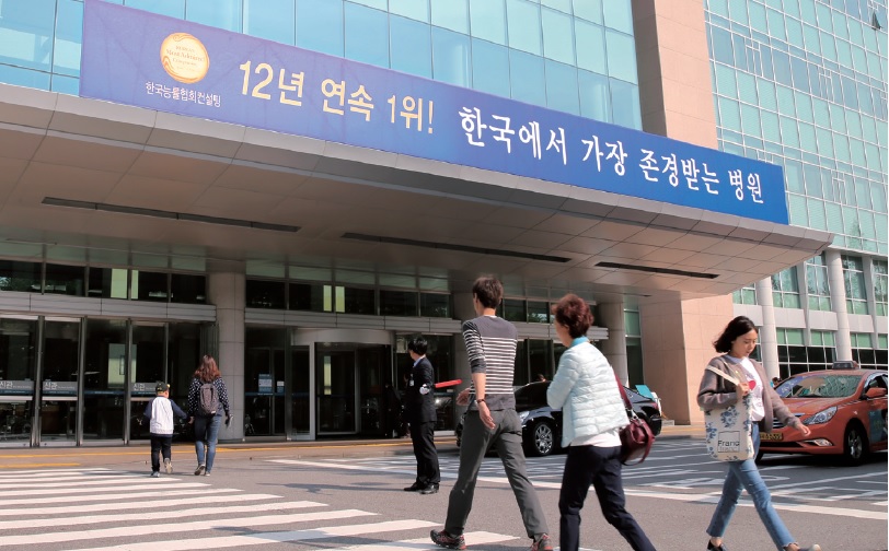 서울아산병원이 12년 연속 한국에서 가장 존경 받는 병원으로 선정됐다.