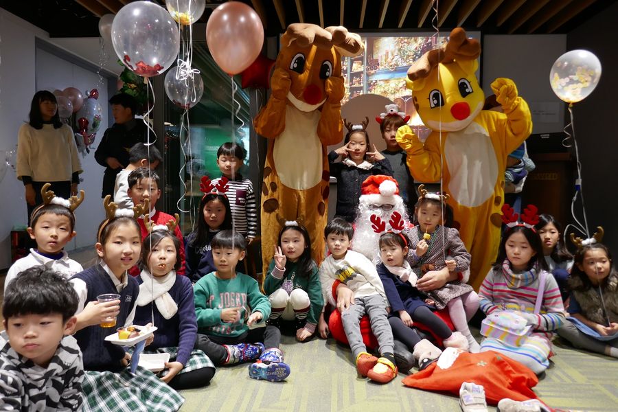 글로벌 의료기기사 바드의 한국법인 바드코리아는 14일 서울 바드코리아 본사건물에서 임직원 가족과 자녀들을 초청해 '2018년 크리스마스 파티'를 진행했다.