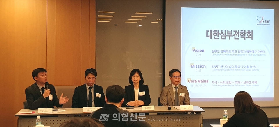 (왼쪽부터) 유병수 교수, 김응주 교수, 신미승 교수, 최동주 교수.