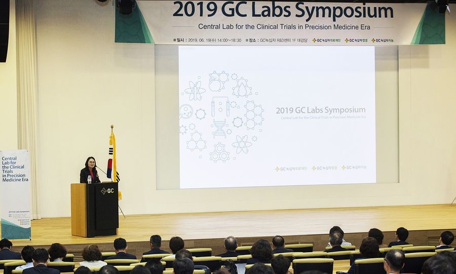 19일 GC녹십자의료재단이 주최한 '2019 GC Labs 심포지엄'에서 이은희 GC녹십자의료재단 원장이 인사말을 하고 있다.