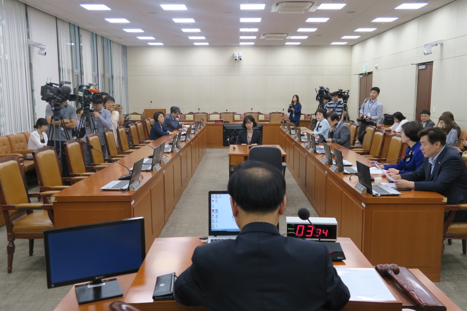21 국회 보건복지위원회 전체회의가 열렸지만, 자유한국당 의원들의 불참으로 안건 상정조차 하지 못하고 파행했다. ⓒ의협신문