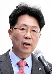 기호 6번 김동석 후보