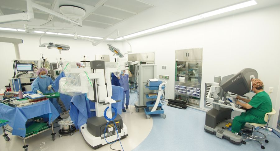 30개 진료과에 24개 전문센터를 운영중인 창원한마음병원은 100일동안 로봇수술과 복강경수술 등 2828례를 시행했다. 로봇수술실 전경.