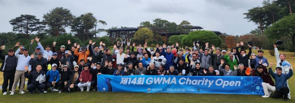 강원도의사회는 10월 23일 강릉 샌드파인GC에서 회원 100여명이 참가한 가운데 제14회 강원도의사회 골프대회를 열고 화합과 단합을 다지는 시간을 가졌다. 