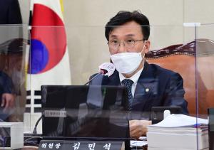 김민석 보건복지위원장 '간호 단독법' 제정안 추진
