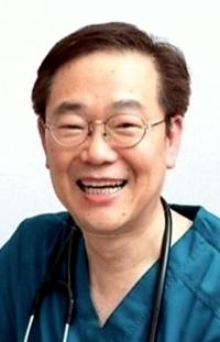 소아마비 극복하고 의료봉사 헌신...박철성 의사 국민훈장