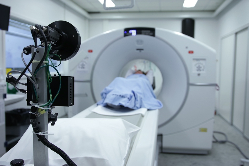 국민건강보험공단이 비전속 영상의학과 전문의가 주 1회 병원을 방문, CT 장비를 관리하지 않았다는 이유로 6억 5000만원 환수처분을 내린 데 대해 대한외과의사회는 