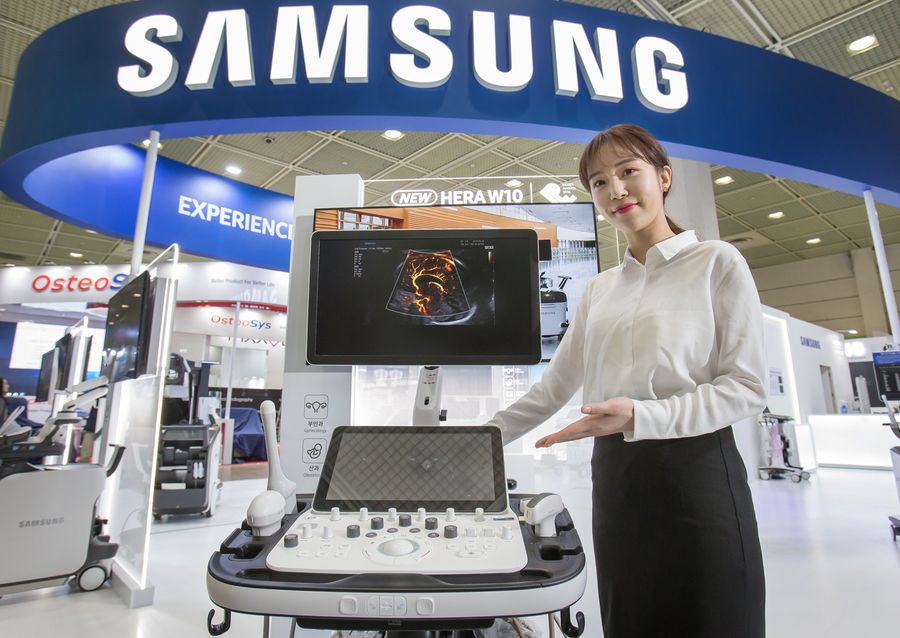 삼성은 'KIMES 2019'에서 프리미엄 초음파 진단기기 플랫폼 신제품 'HERA W10'을 선보였다.