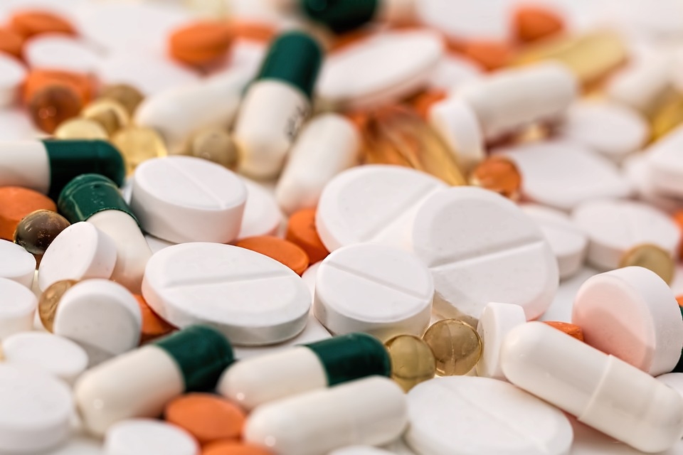 보건복지부가 내년 7월부터 제네릭과 개량신약 약가 우대제도를 최대 5년으로 제한하는 새로운 약가제도를 시행키로 했다. [사진=pixabay}