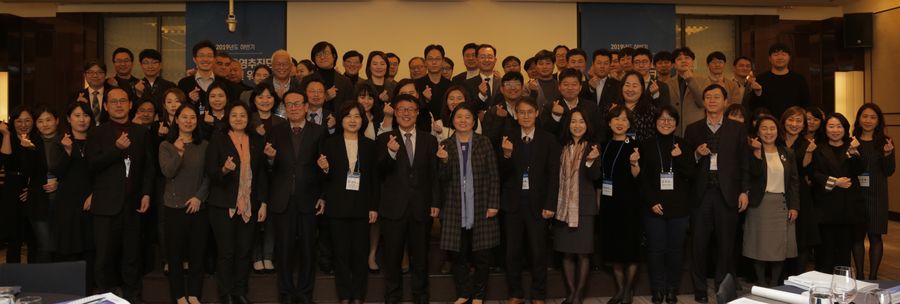 <span class='searchWord'>한국의료기기산업협회</span> IMDRF 운영사무국이 인공지능(AI) 의료기기 실무그룹을 신규 구성함에 따라 실무그룹에 참여할 위원을 모집한다. 사진은 지난해 열린  IMDRF 운영추진단 정기총회.