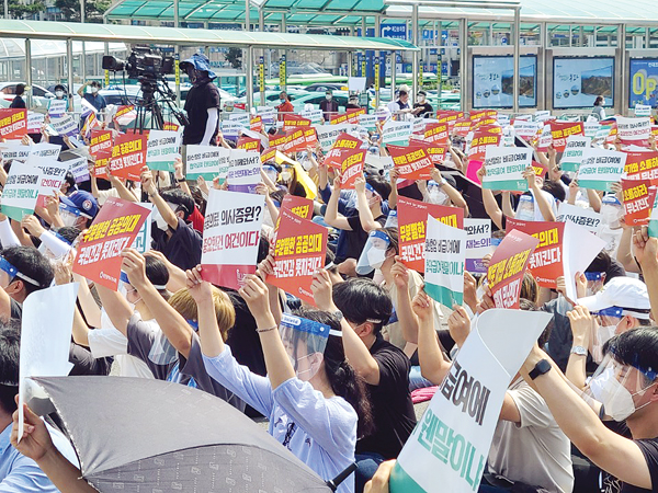 대전역 광장에서 열린 대전 권역 궐기대회에서는 1000여명이 모여 정부에 진솔한 협상에 나설 것을 촉구했다.