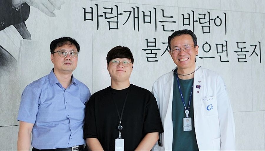 정욱진 가천의대 교수팀이 '2021 MITA'에서 우수논문상을 수상했다. 왼쪽부터 김광기 교수, 정진교 연구원, 정욱진 교수.