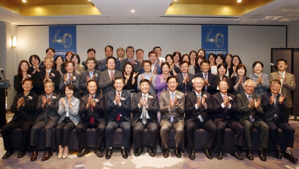 한국의학교육학회와 맥그로 힐(McGraw Hill)은 '글로벌 의료교육의 진화, 한국의학교육 방향'을 주제로 심포지엄과 '창립 40주년 기념식 및 미션 비전 선포식'을 열었다. ⓒ의협신문