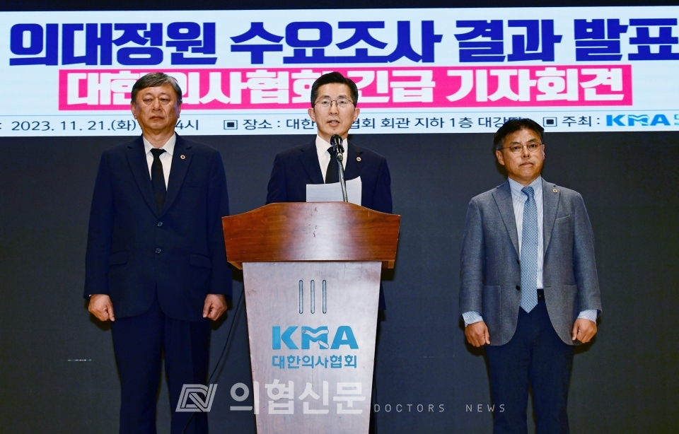 <span class='label radius small' style='background-color:#5487ab'>포토뉴스</span> '총파업 불사' 선언하는 이필수 의협회장