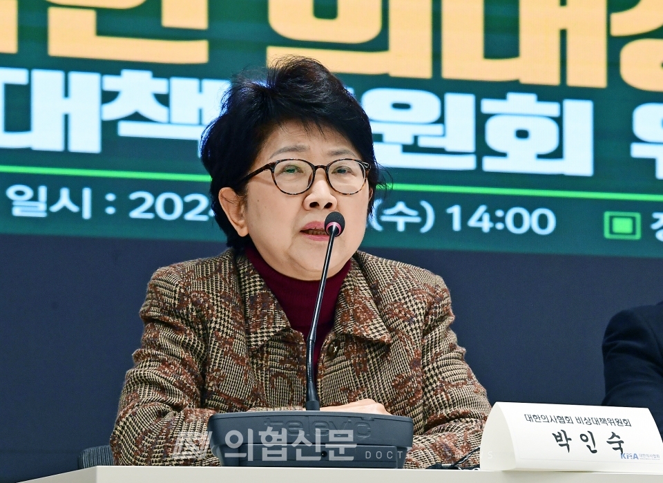 <span class='label radius small' style='background-color:#5487ab'>포토뉴스</span> 의협 비대위 기자회견에 쏠린 눈