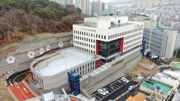 한국보훈복지의료공단 부산요양병원이 15일 사상구 백양대로 420에 개원식을 열었다. 지하 1층 지상 5층에 180개 병상, 3개 병동 규모(연면적 9426㎡)다. ⓒ의협신문