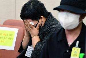  코로나19 백신 피해자 '눈물'에 울음바다 된 국감장
